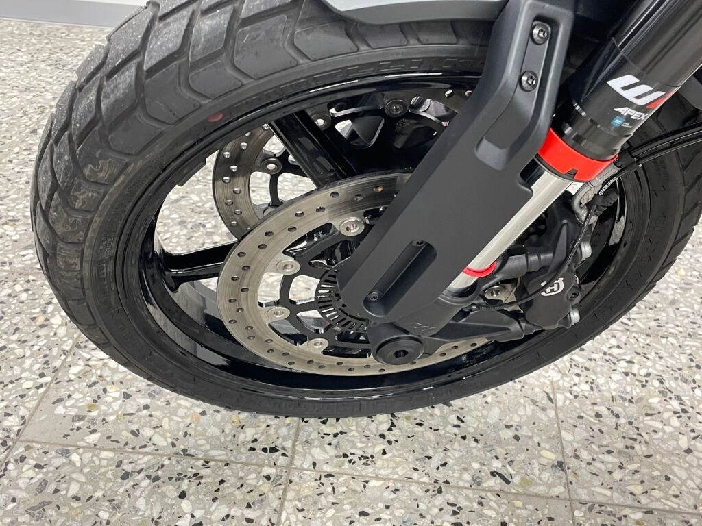 Husqvarna SVARTPILEN 2024 