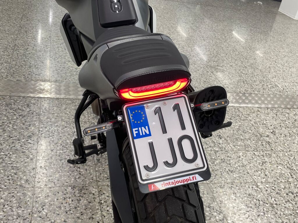 Husqvarna SVARTPILEN 2024 