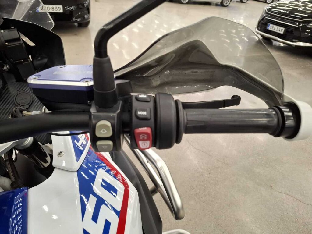 BMW R 2019 moniväri