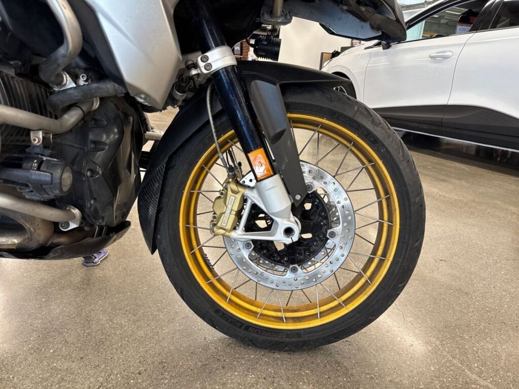 BMW R 2019 moniväri