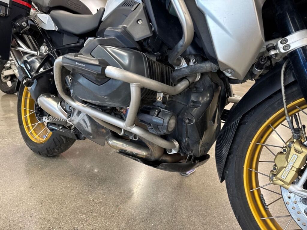 BMW R 2019 moniväri