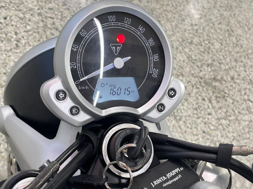 Triumph Street Twin 2016 Musta