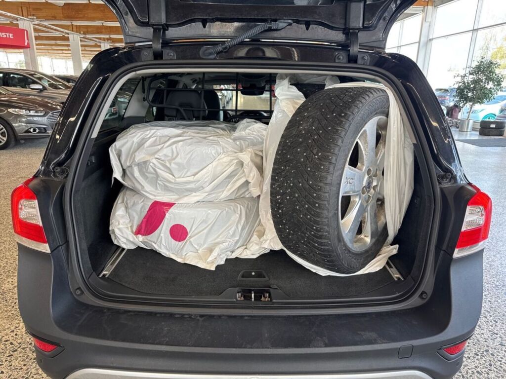 Volvo XC70 2015 Musta