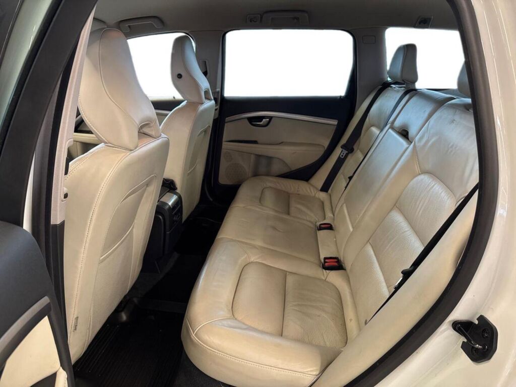 Volvo V70 2012 Valkoinen