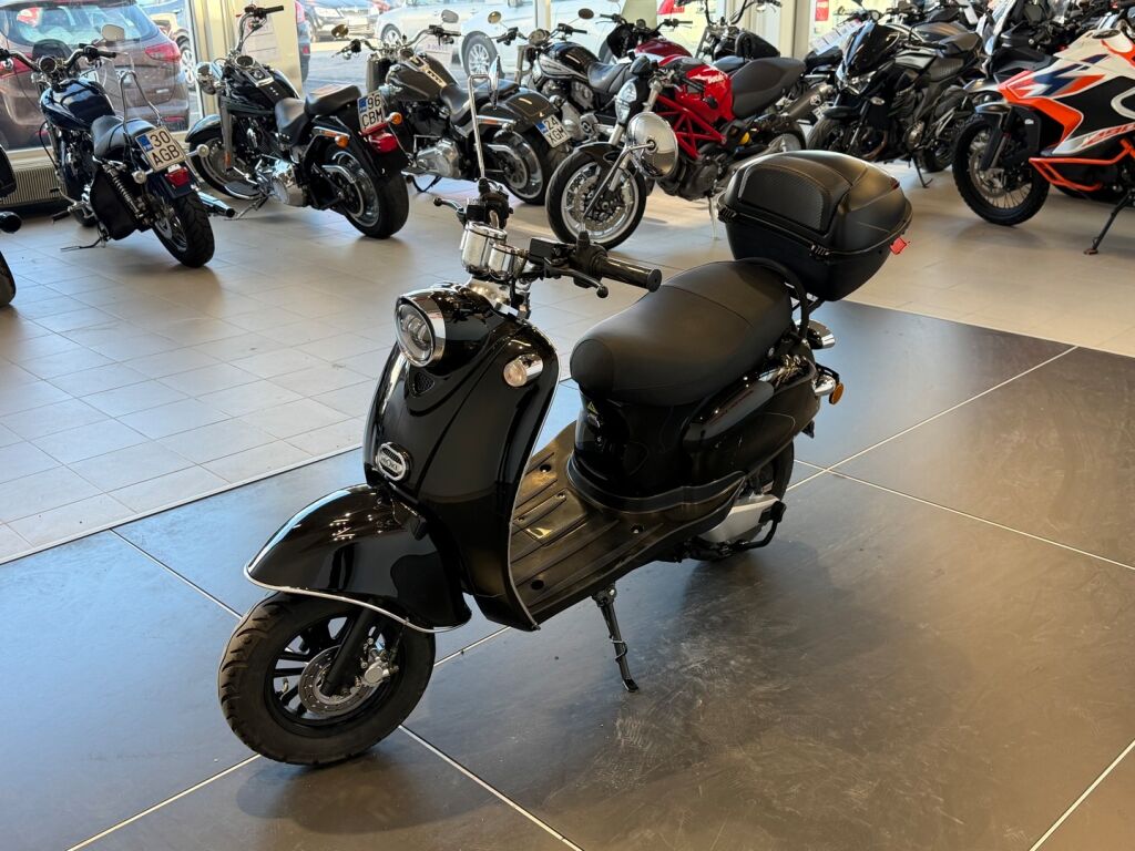 Nioki Classic Rider 2024 Musta