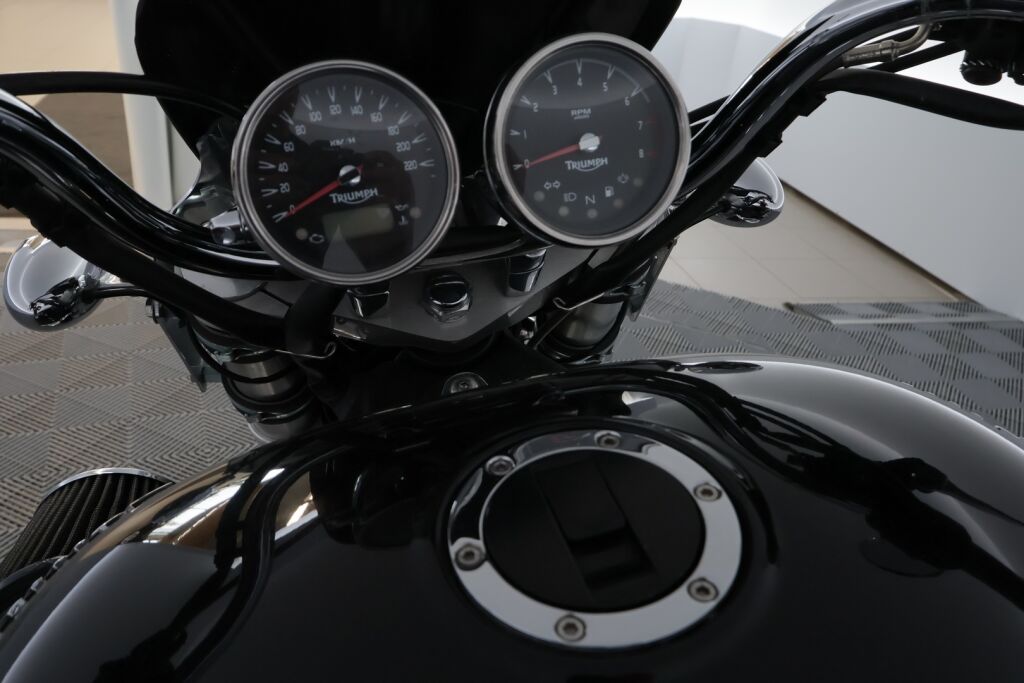 Triumph ROCKET III 2010 Musta