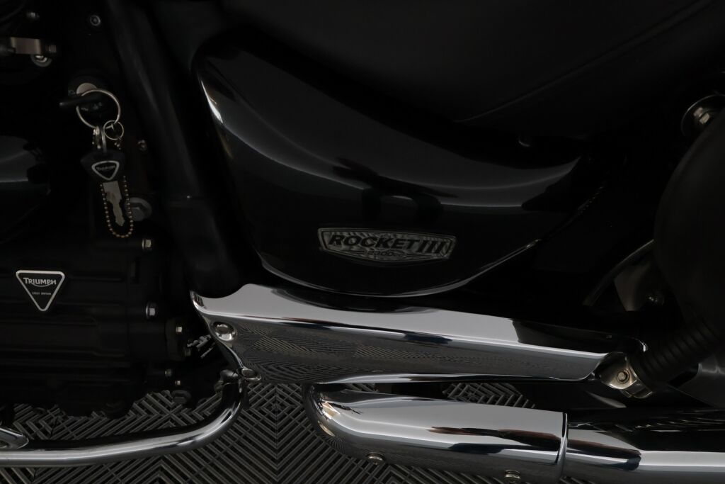 Triumph ROCKET III 2010 Musta