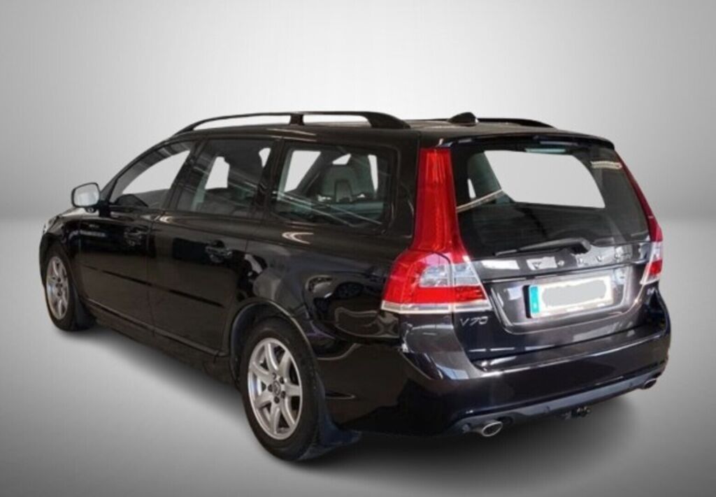 Volvo V70 2015 Musta