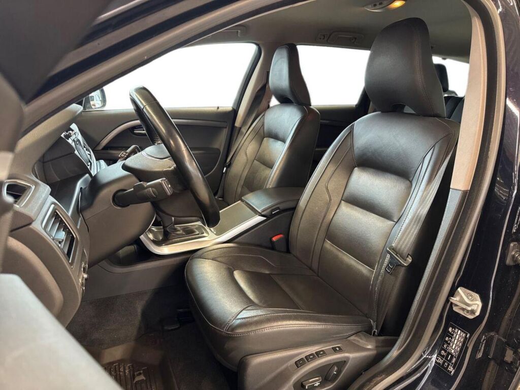 Volvo V70 2016 Sininen