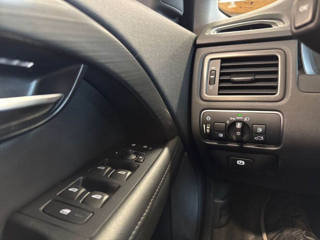 Volvo V70 2016 Sininen