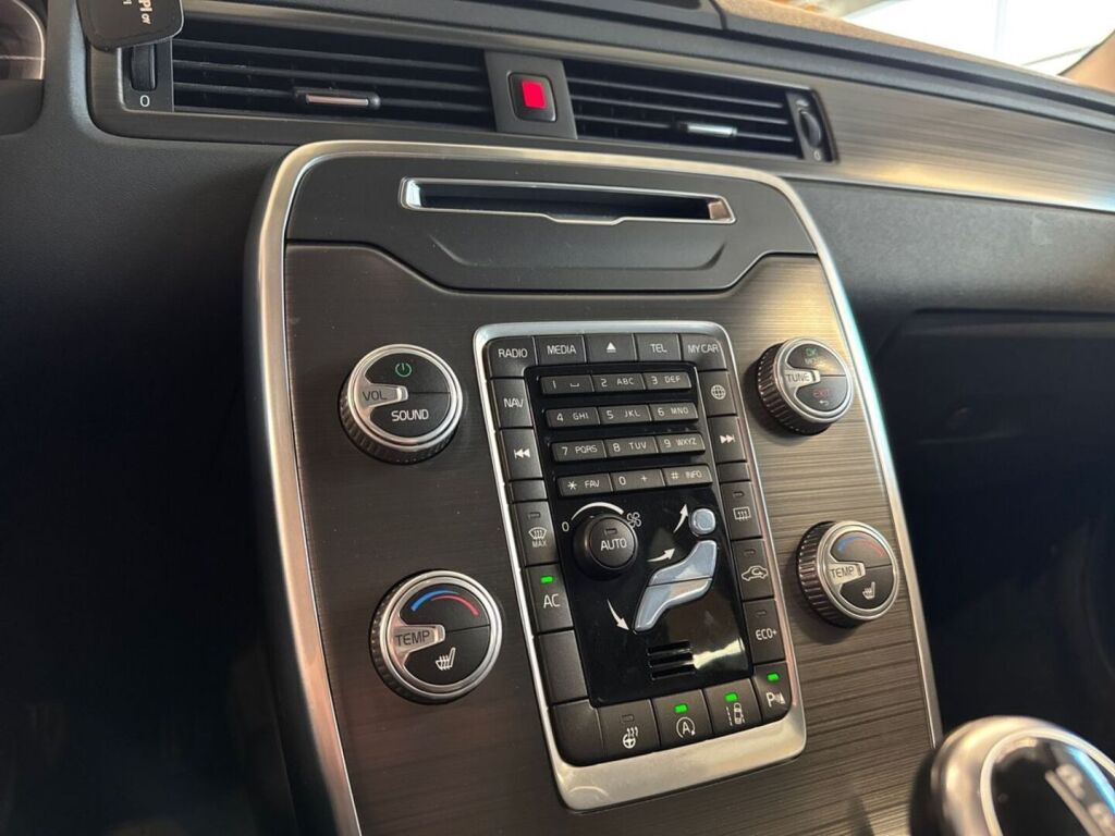 Volvo V70 2016 Sininen