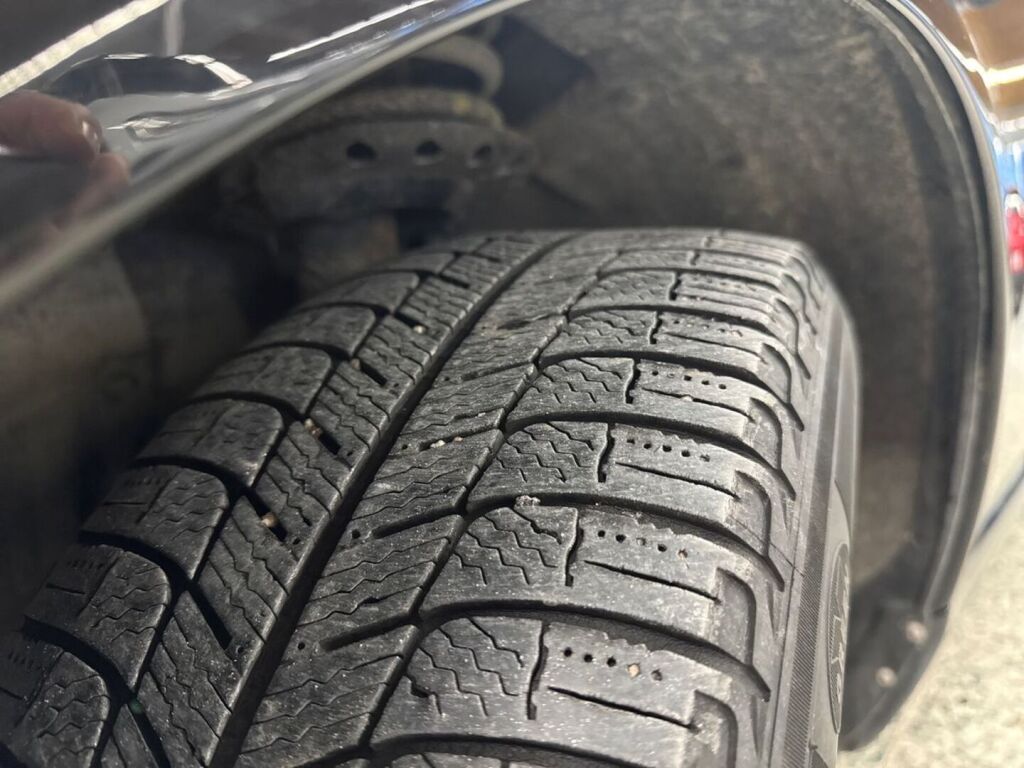 Volvo V70 2016 Musta