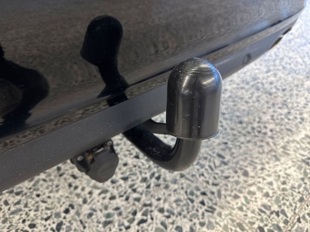 Volvo V70 2016 Musta