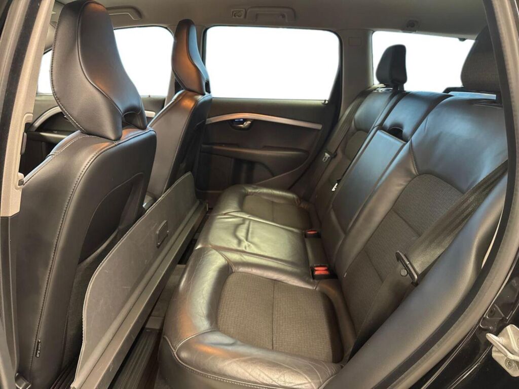 Volvo V70 2016 Musta