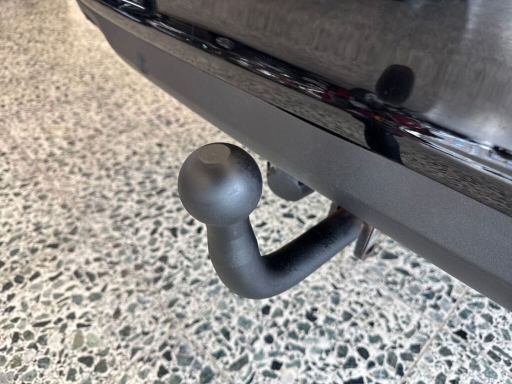 Volvo V70 2016 Musta