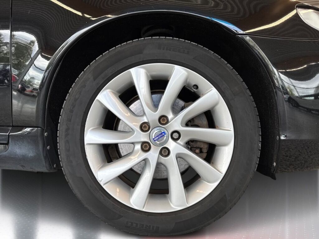 Volvo V70 2016 Musta