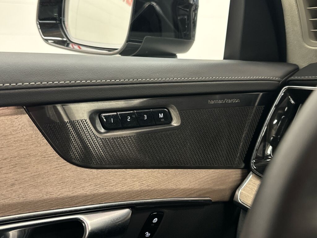 Volvo XC90 2025 Metalli harmaa