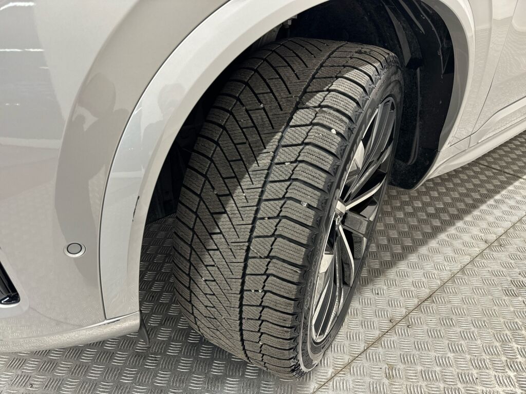 Volvo XC90 2025 Metalli harmaa