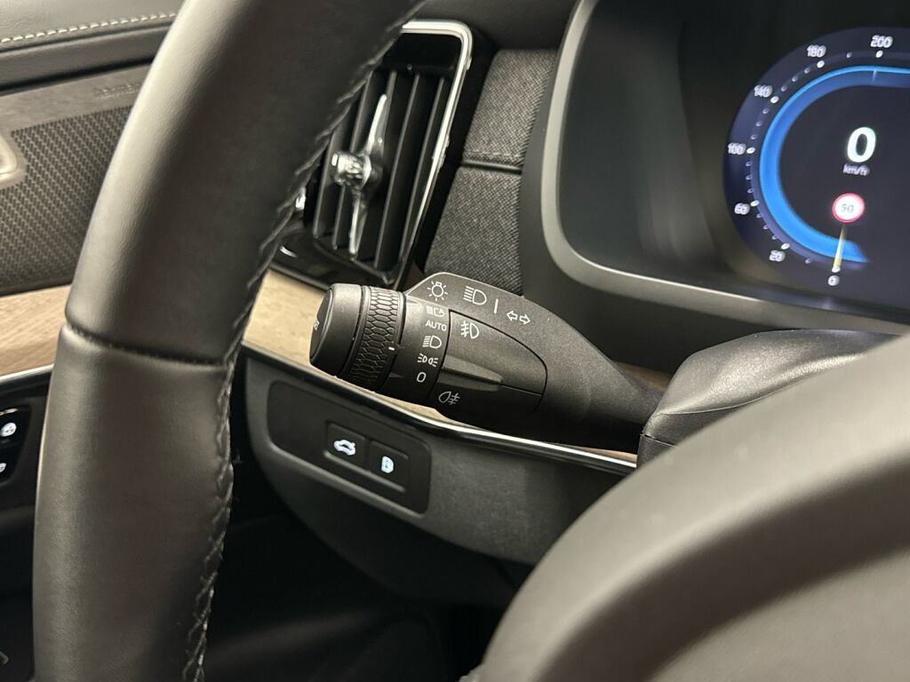 Volvo XC90 2025 Metalli harmaa