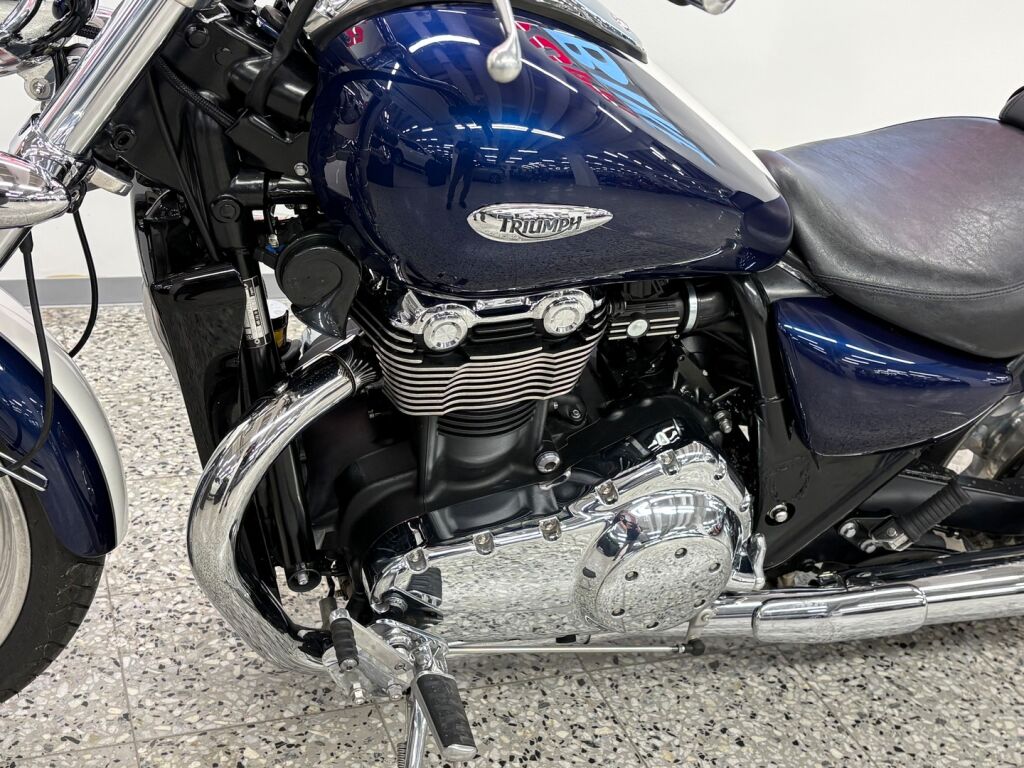 Triumph Thunderbird 2010 moniväri