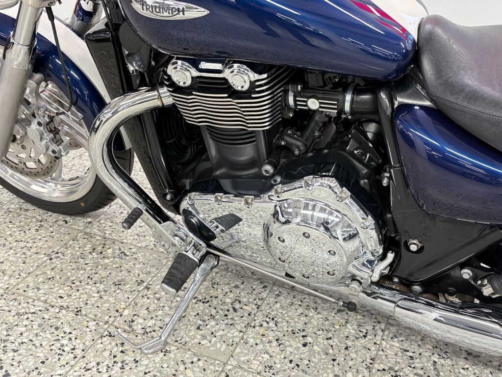 Triumph Thunderbird 2010 moniväri