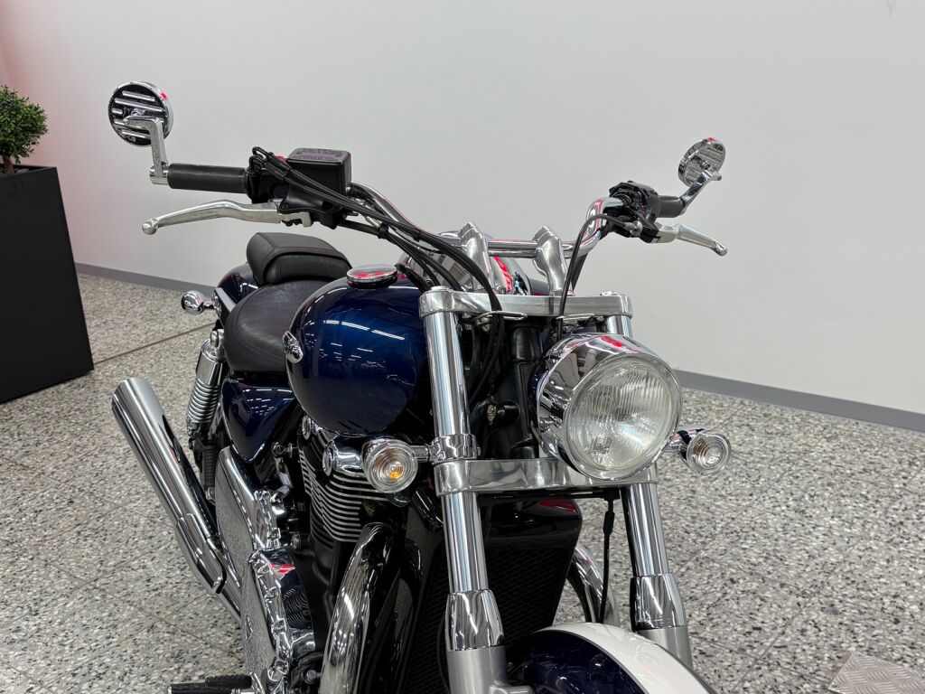 Triumph Thunderbird 2010 moniväri