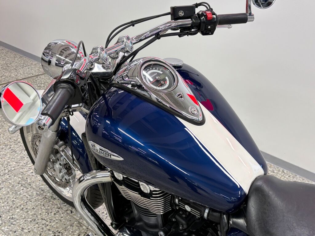 Triumph Thunderbird 2010 moniväri