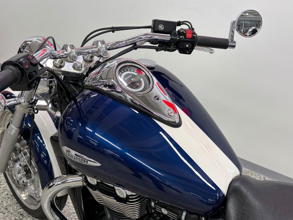 Triumph Thunderbird 2010 moniväri