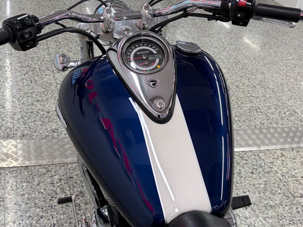 Triumph Thunderbird 2010 moniväri