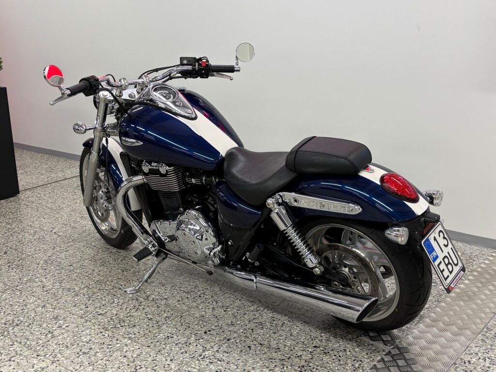 Triumph Thunderbird 2010 moniväri