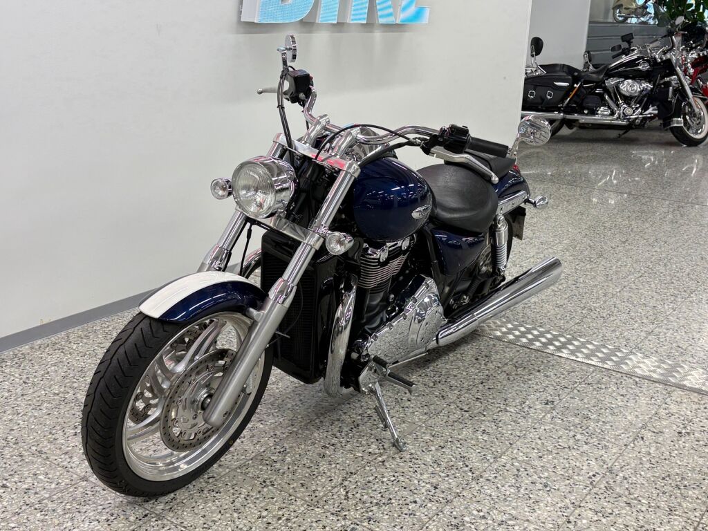 Triumph Thunderbird 2010 moniväri