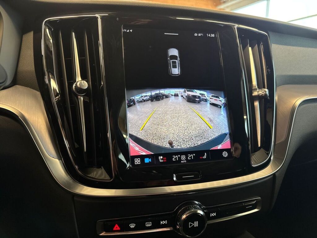 Volvo V60 2023 Sininen