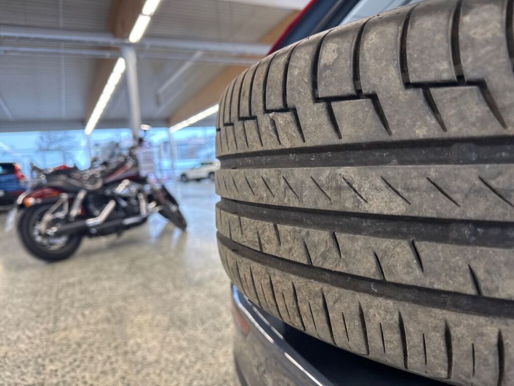 Volvo V60 2023 Sininen