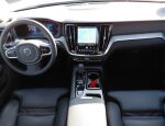 Volvo V60 2023 Musta
