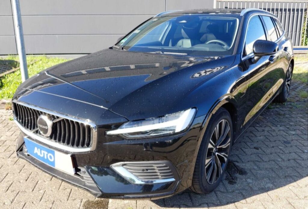 Volvo V60 2023 Musta