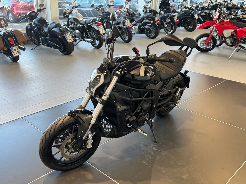 Benelli 502 CRUISER 2024 