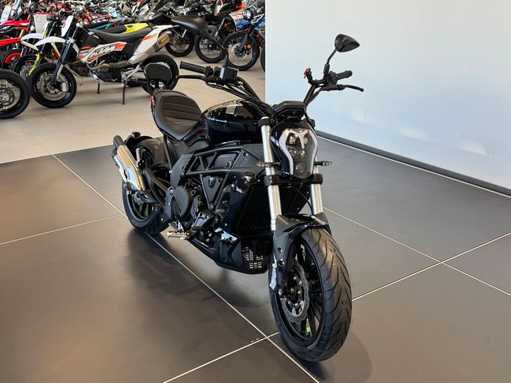 Benelli 502 CRUISER 2024 