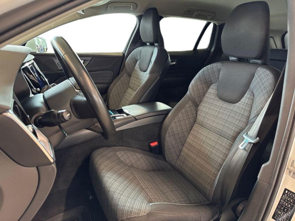 Volvo V60 2024 Valkoinen