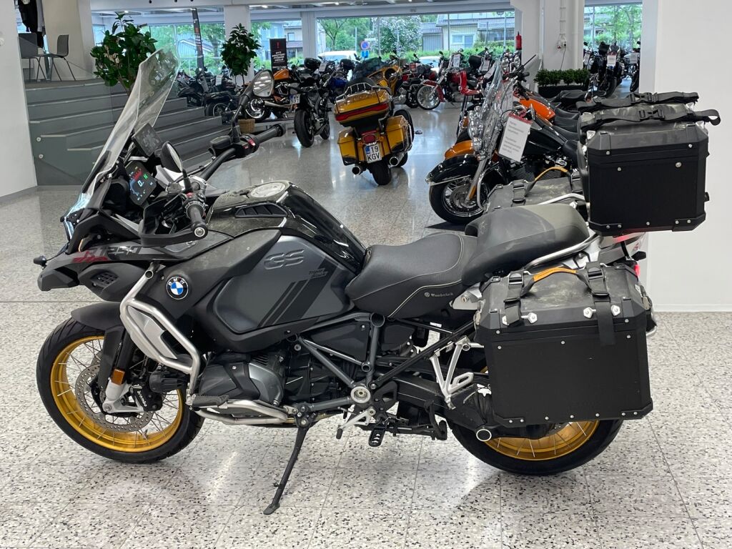 BMW R 2023 Musta