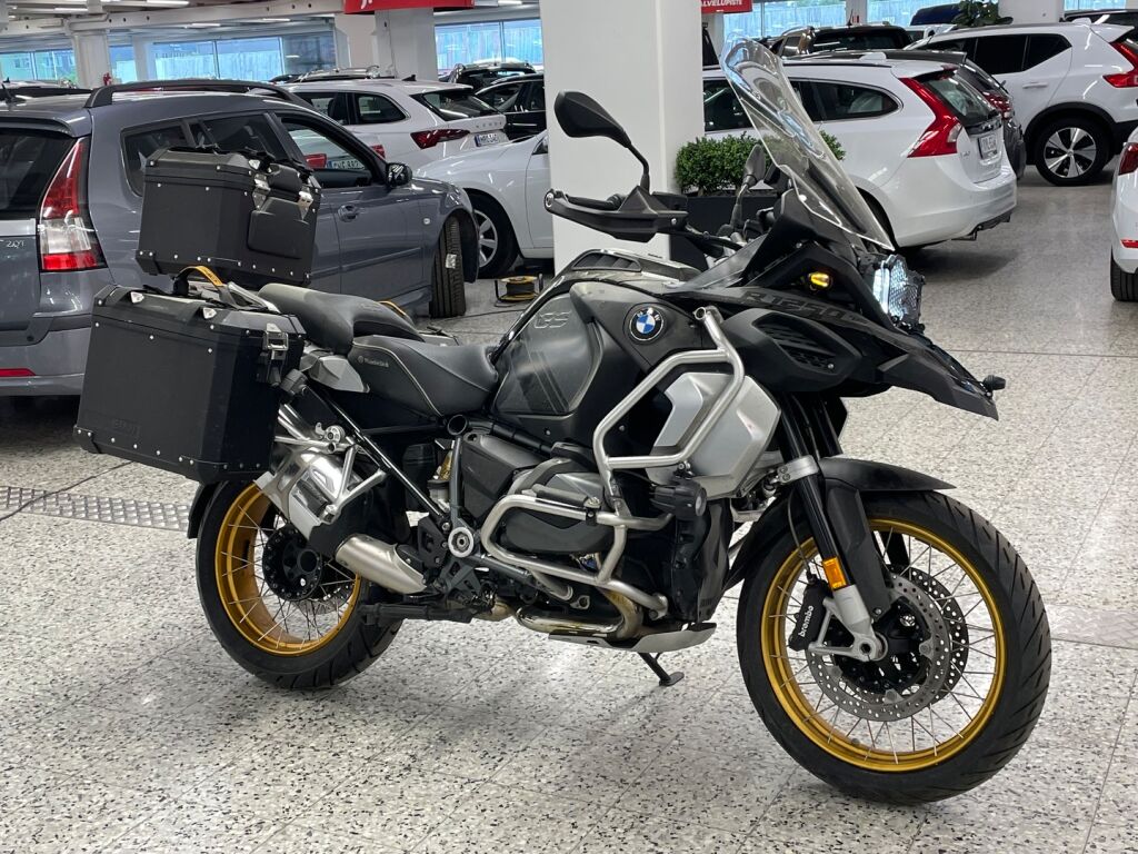 BMW R 2023 Musta