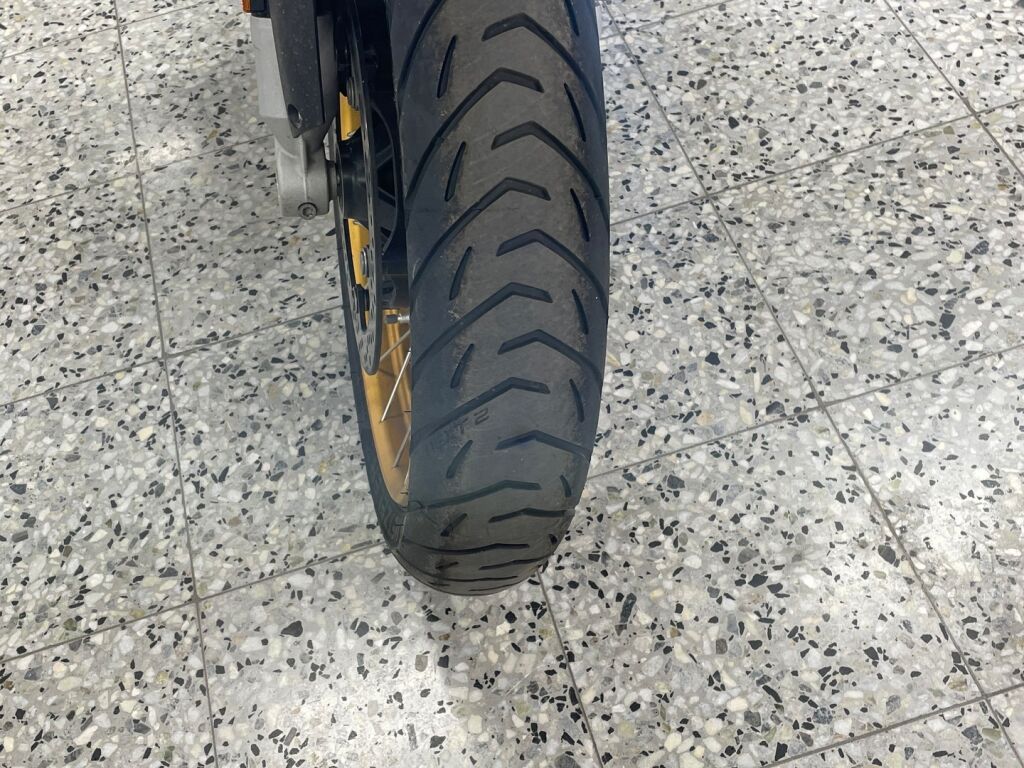 BMW R 2023 Musta