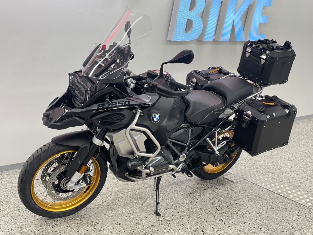 BMW R 2023 Musta
