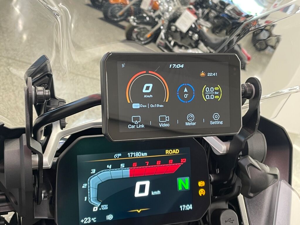 BMW R 2023 Musta