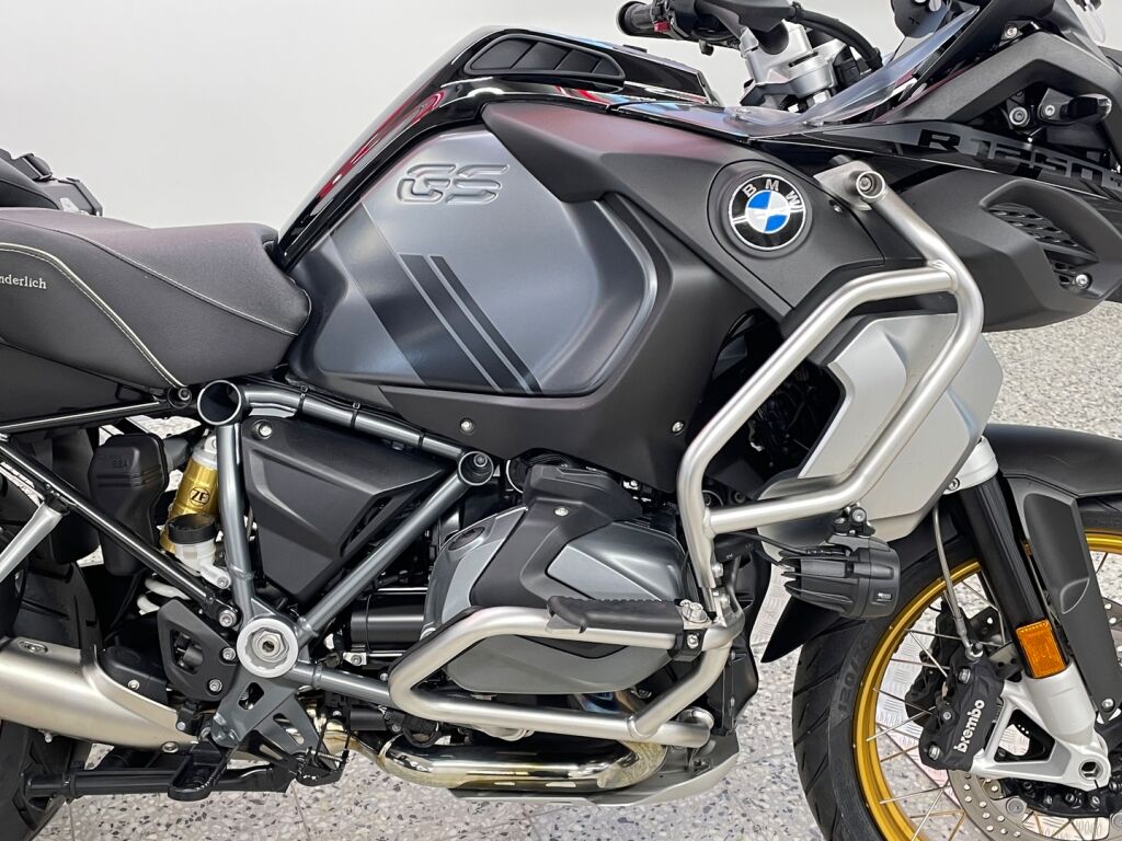 BMW R 2023 Musta