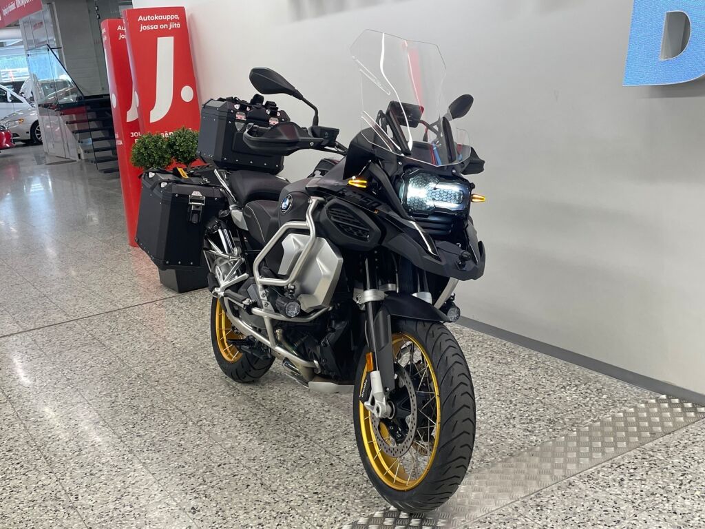 BMW R 2023 Musta