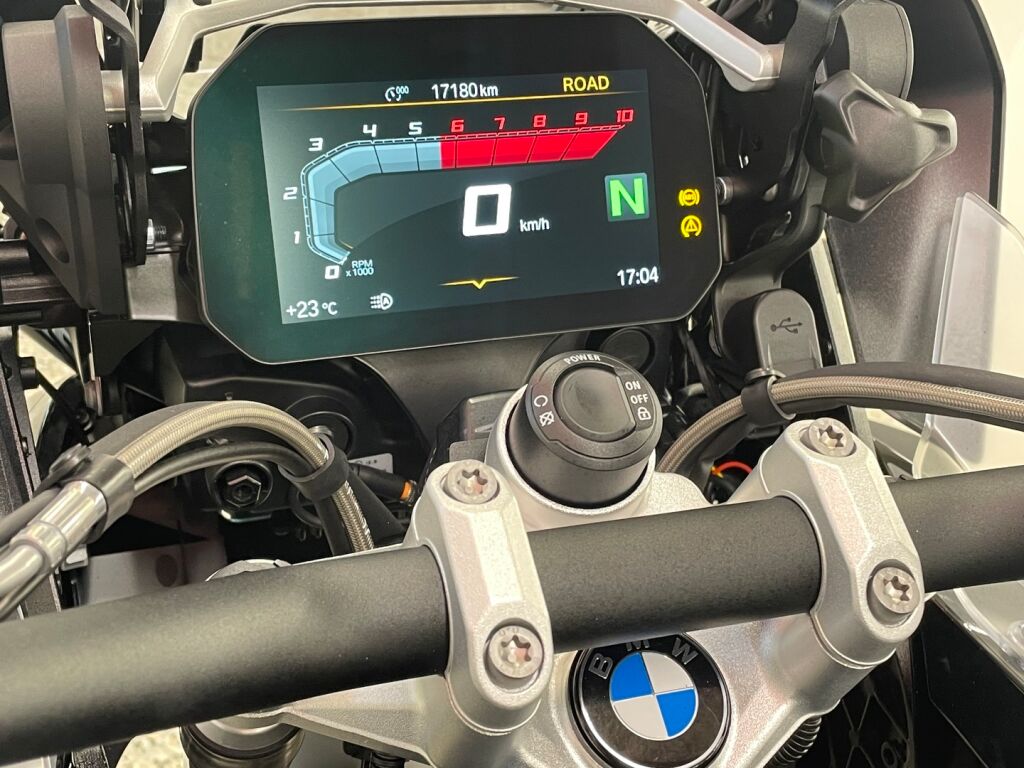 BMW R 2023 Musta