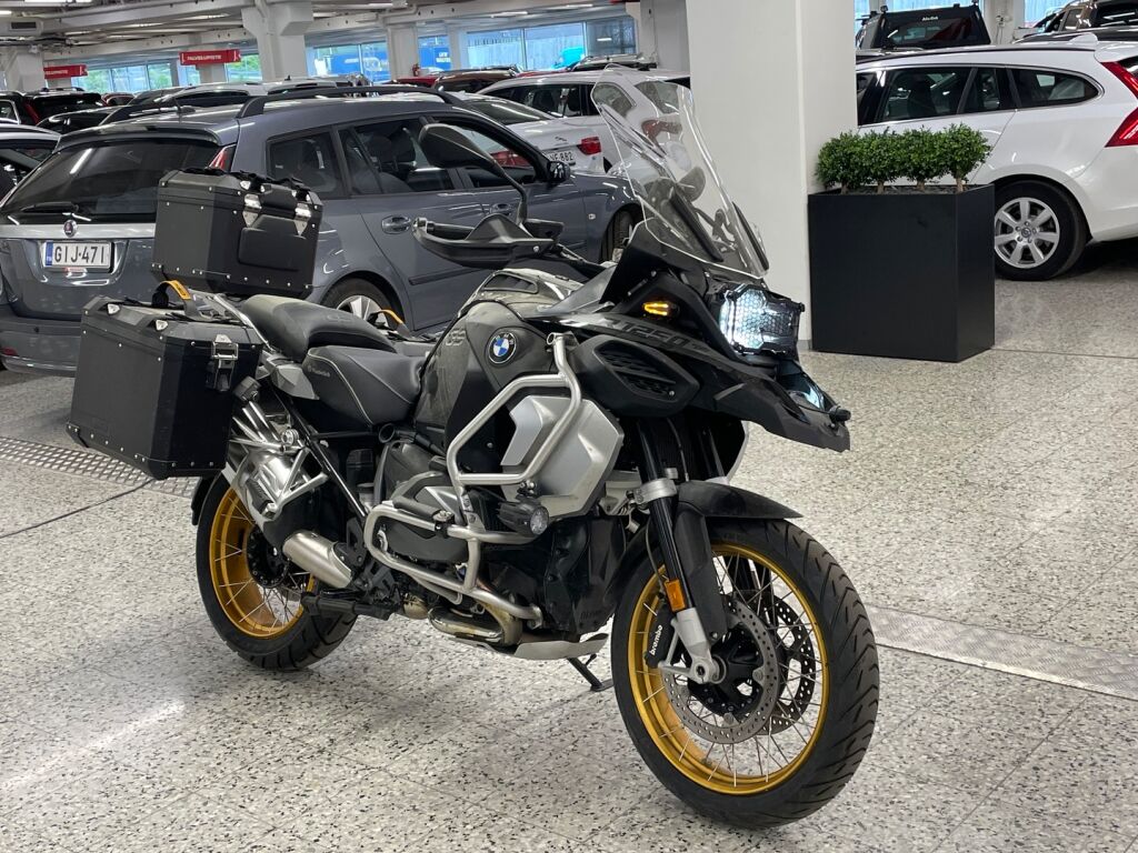 BMW R 2023 Musta