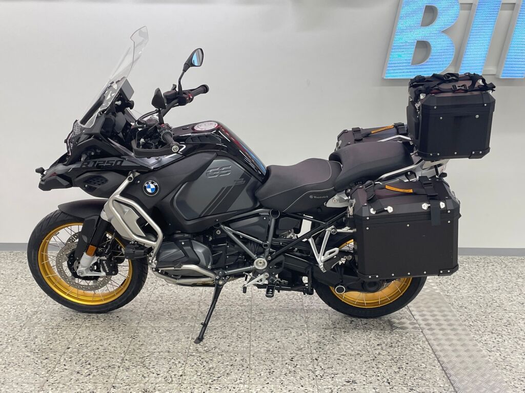 BMW R 2023 Musta