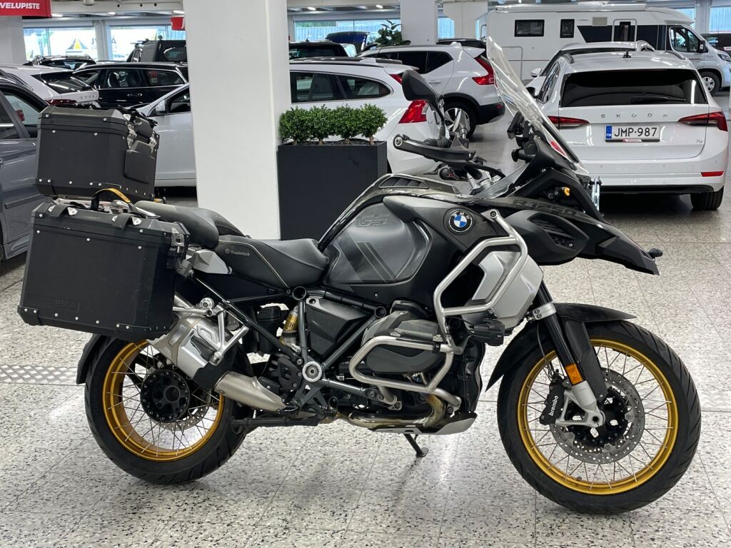 BMW R 2023 Musta