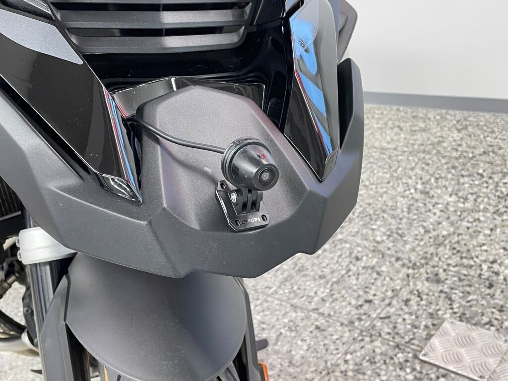 BMW R 2023 Musta